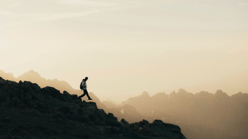 5 Safety Precautions for Hiking in Summer Season